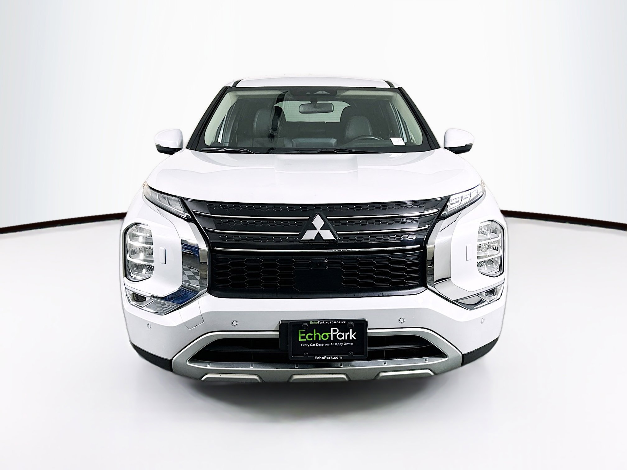 Used 2024 Mitsubishi Outlander SE image 2