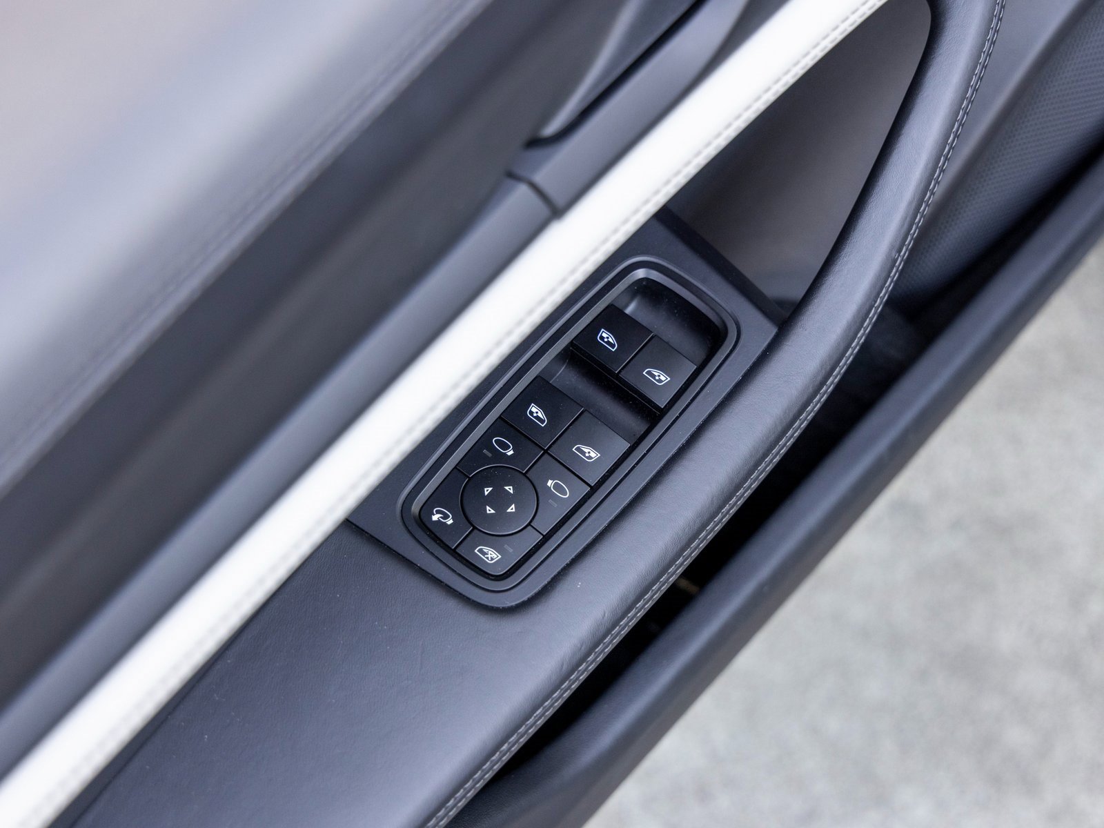 Certified 2022 Porsche Taycan 4 Cross Turismo image 23