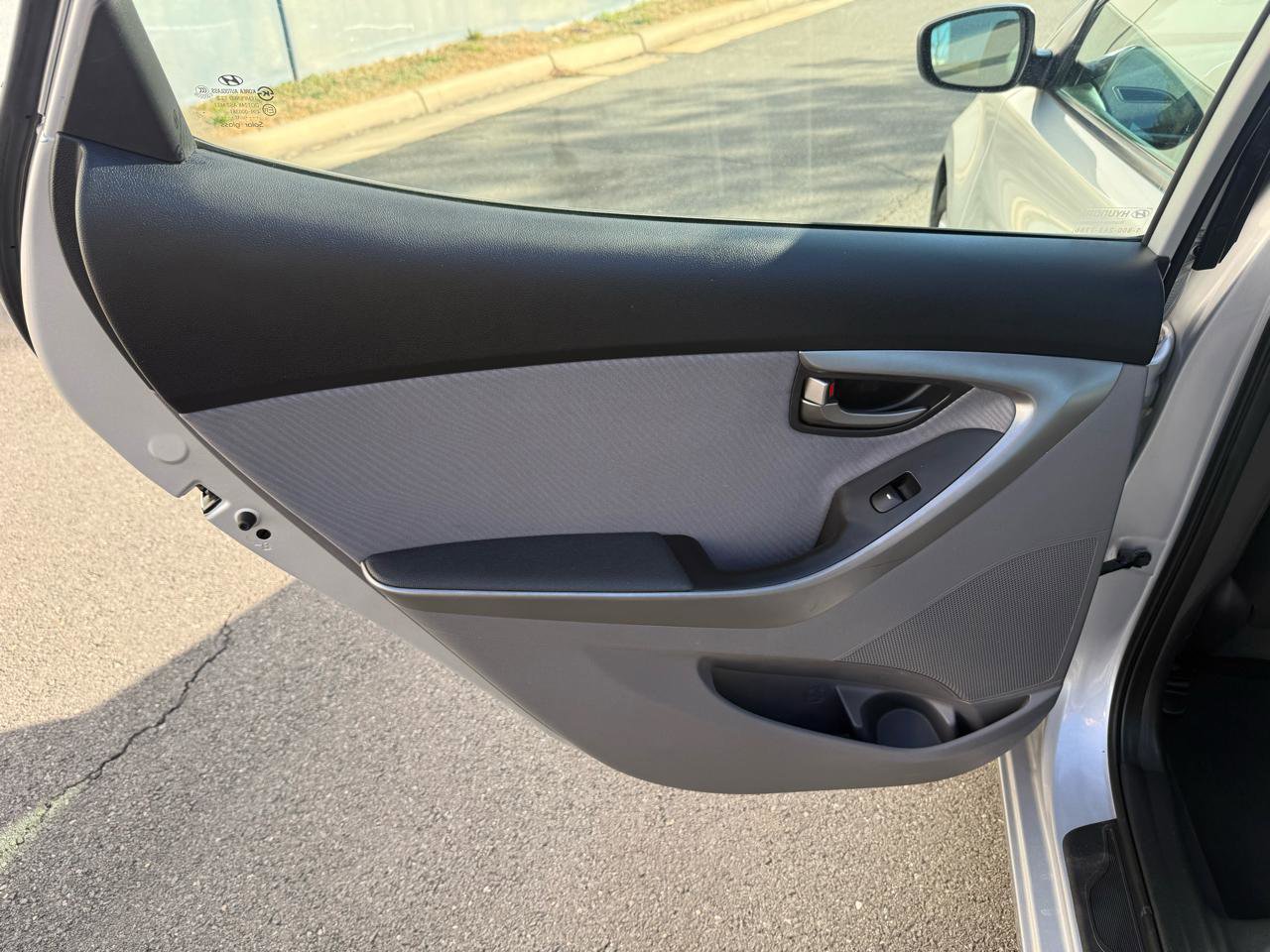 Used 2013 Hyundai Elantra GLS w/ Preferred Pkg image 16