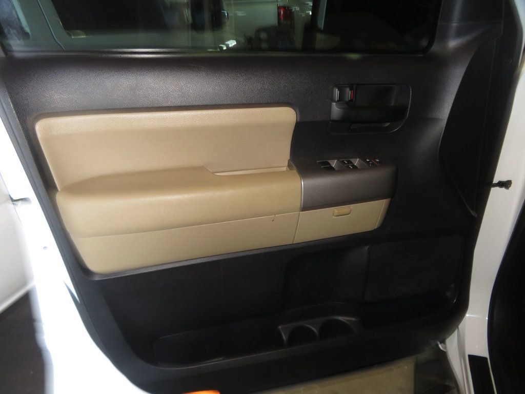 Used 2015 Toyota Sequoia SR5 AWD/4WD image 17