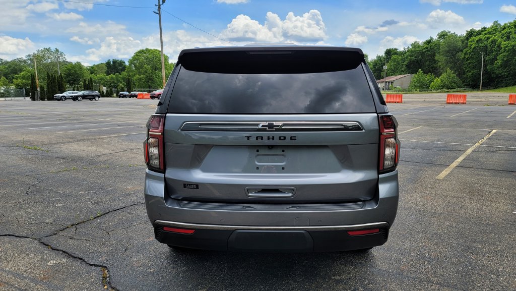 Used 2022 Chevrolet Tahoe Z71 w/ Luxury Package AWD/4WD image 10
