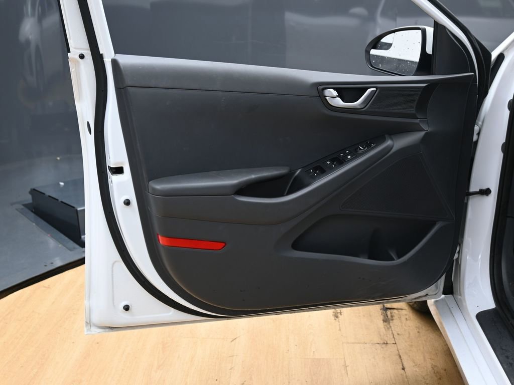 Used 2018 Hyundai Ioniq Blue image 37