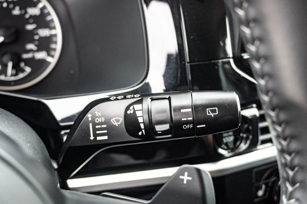 Used 2025 Nissan Pathfinder SV image 21