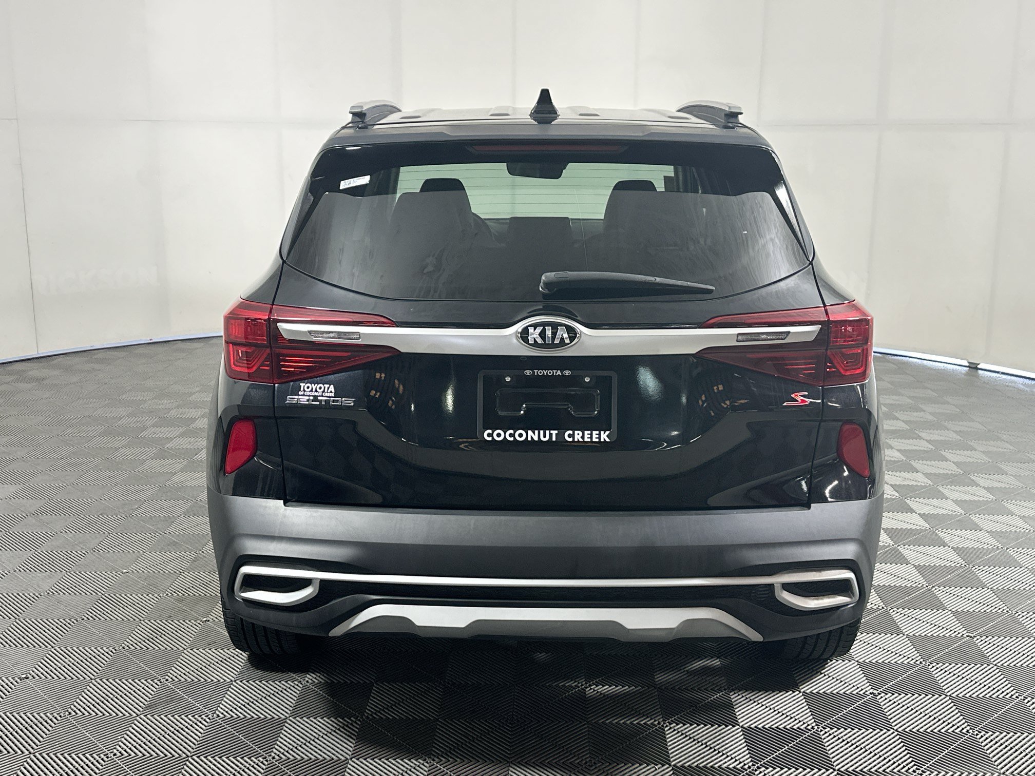 Used 2021 Kia Seltos S FWD image 4