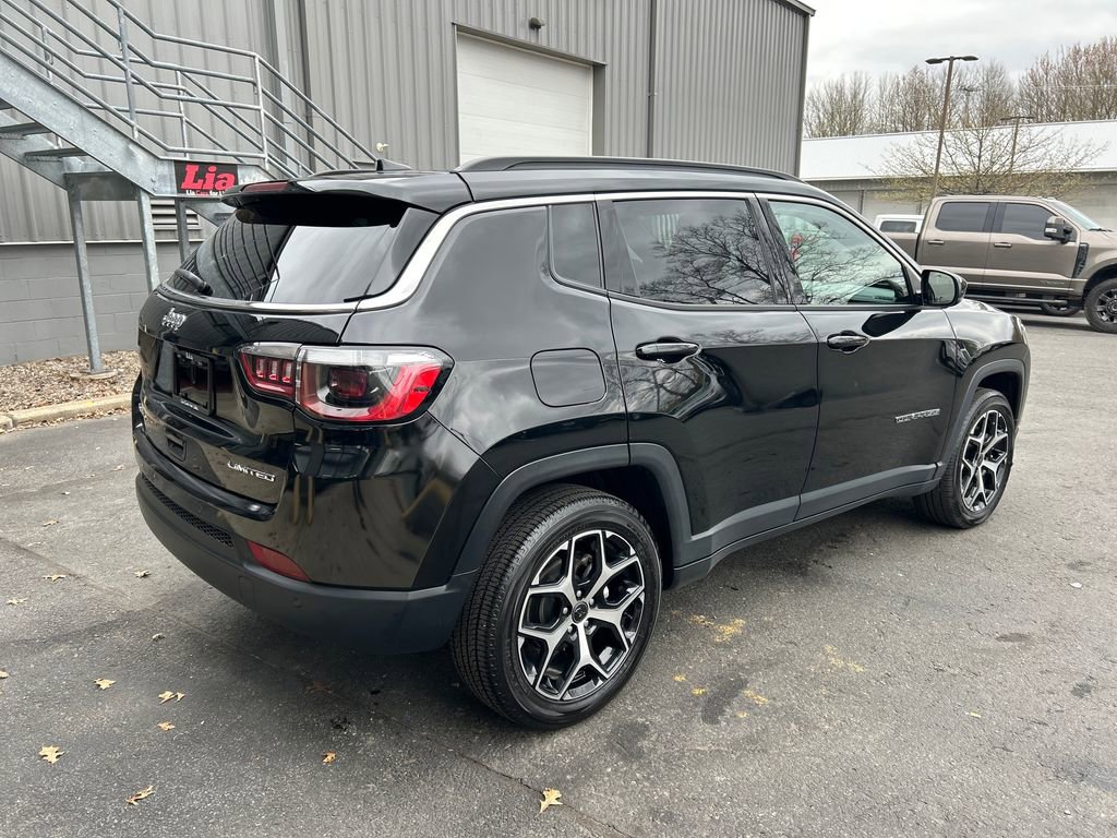 Used 2025 Jeep Compass Limited image 4
