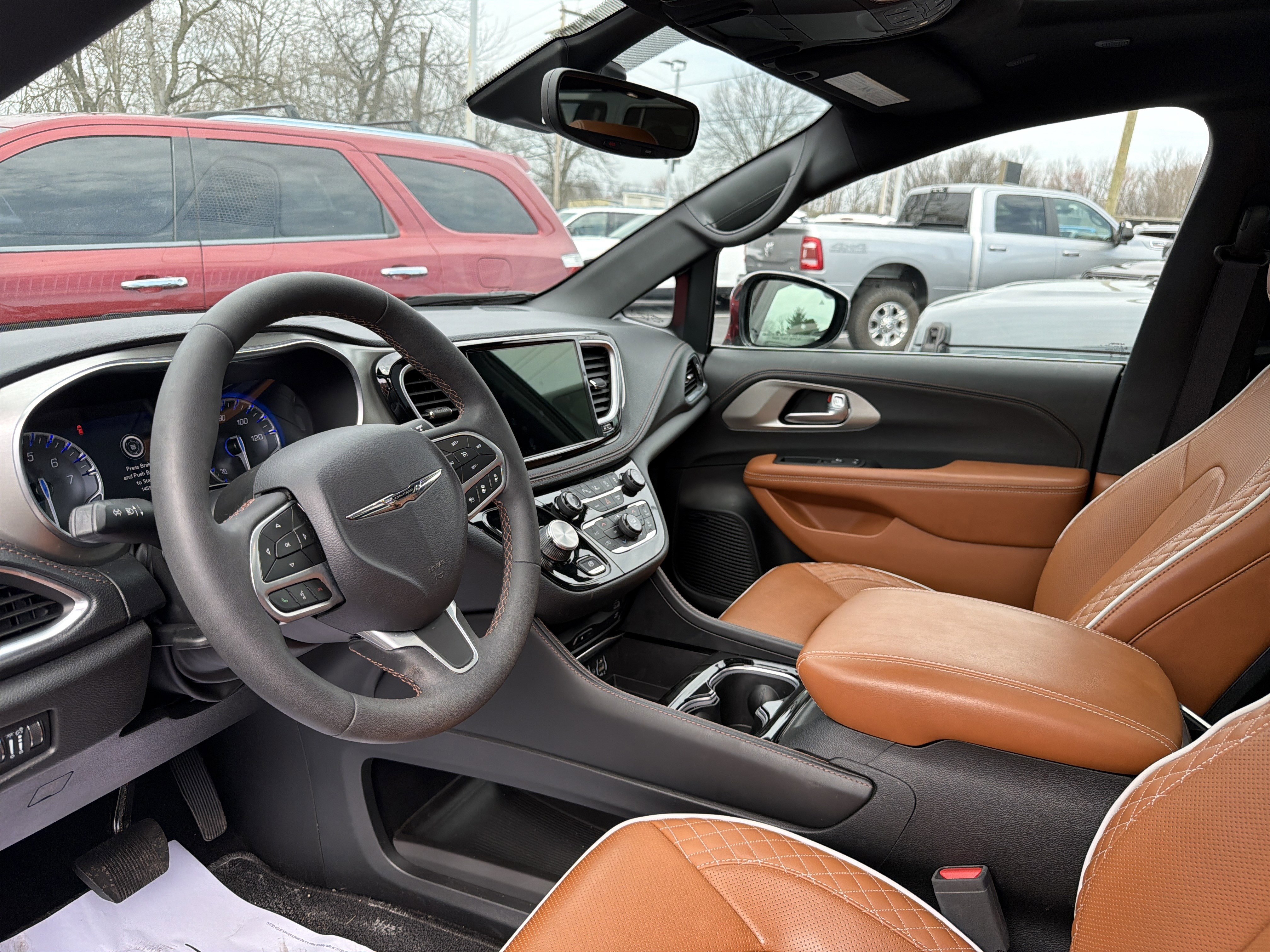 Used 2024 Chrysler Pacifica Pinnacle w/ Trailer Tow Group image 17