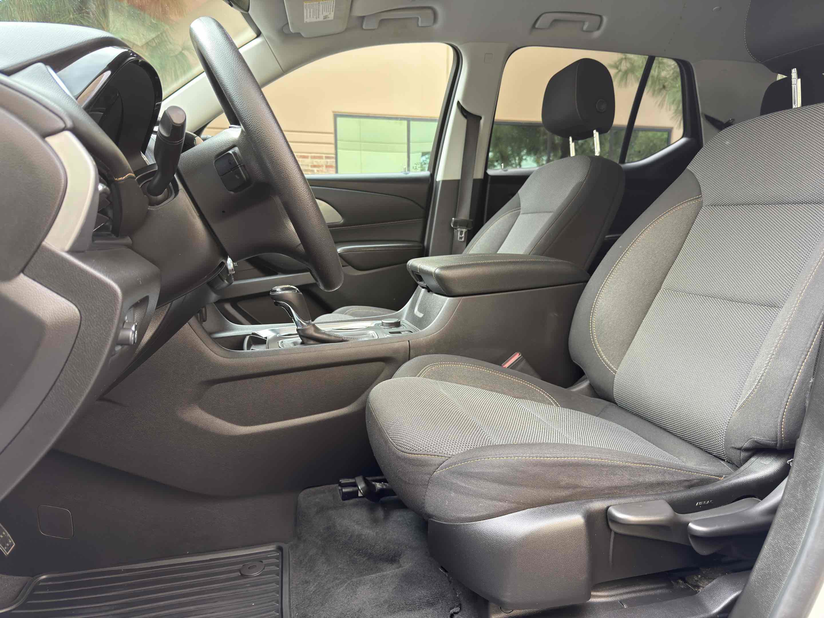 Used 2020 Chevrolet Traverse LS image 24