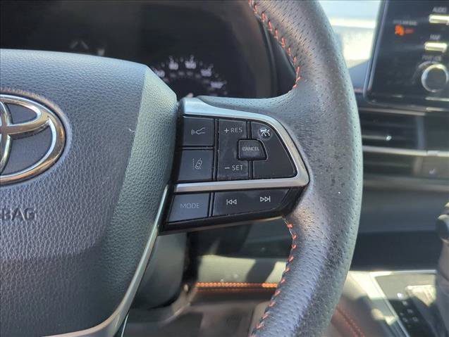 Used 2022 Toyota Sienna XSE FWD image 17