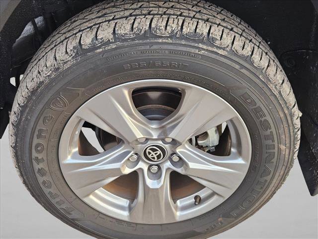 Used 2024 Toyota RAV4 XLE AWD/4WD image 5