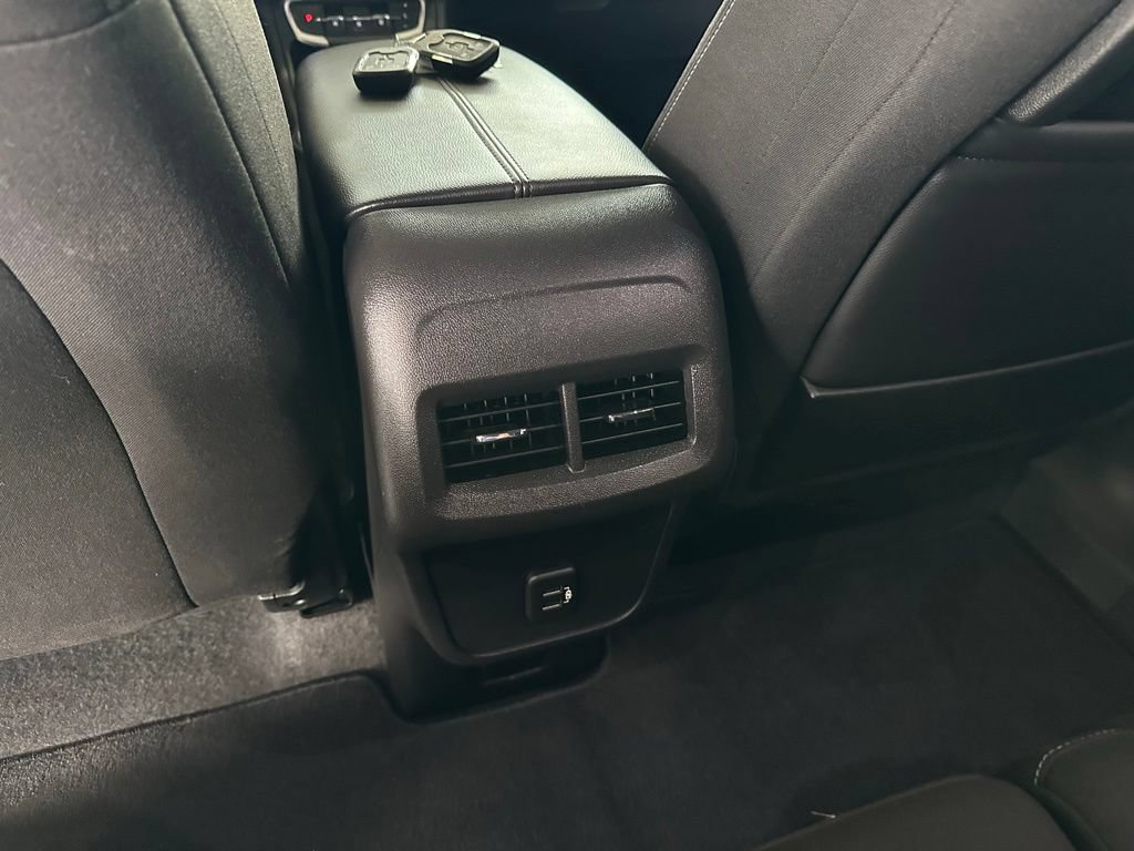 Used 2024 GMC Terrain SLE w/ Driver Convenience Package FWD image 23