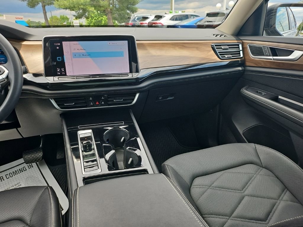 Used 2024 Volkswagen Atlas SE w/ Panoramic Sunroof Package AWD/4WD image 15