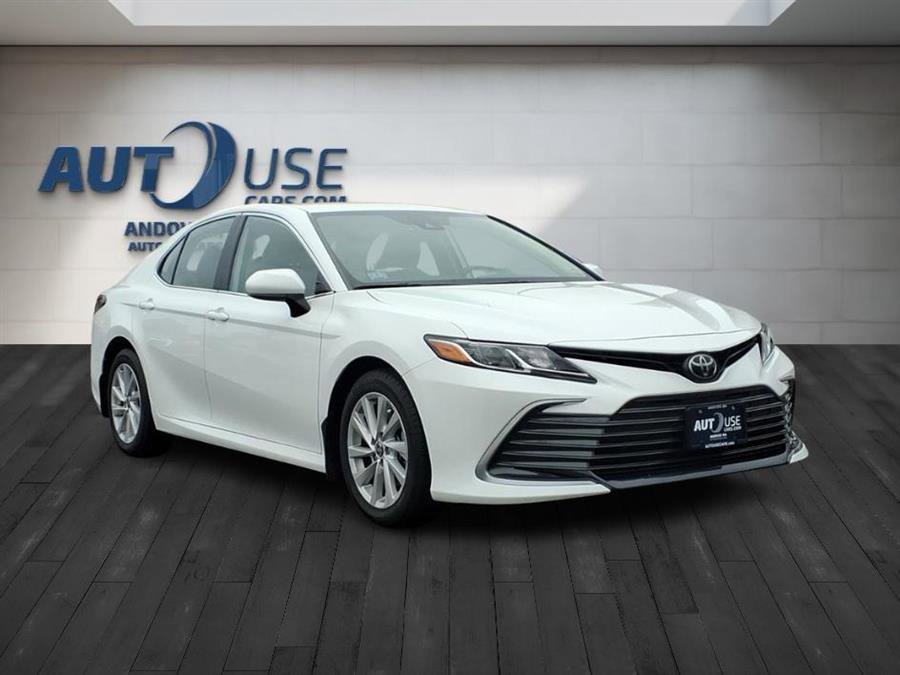 Used 2022 Toyota Camry LE image 6
