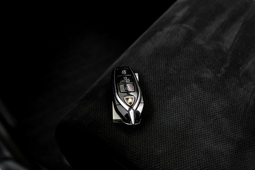 Used 2023 Lamborghini Urus Performante AWD/4WD image 75