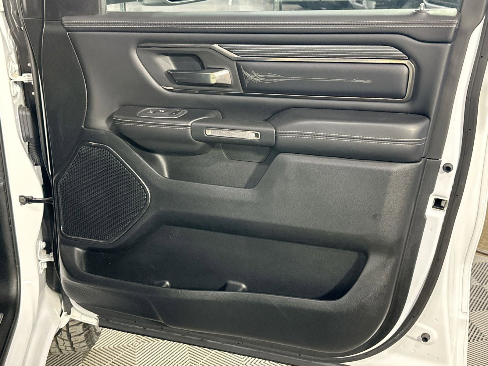 Used 2021 RAM 1500 Limited w/ Body Color Bumper Group image 33