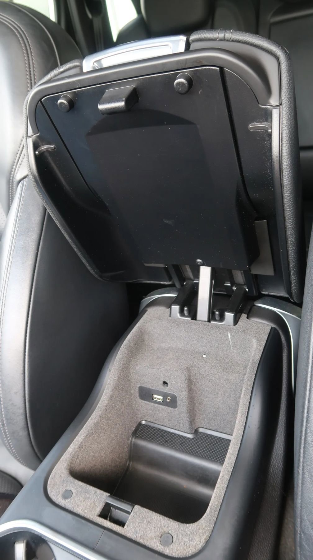 Used 2011 Porsche Cayenne S AWD/4WD image 30
