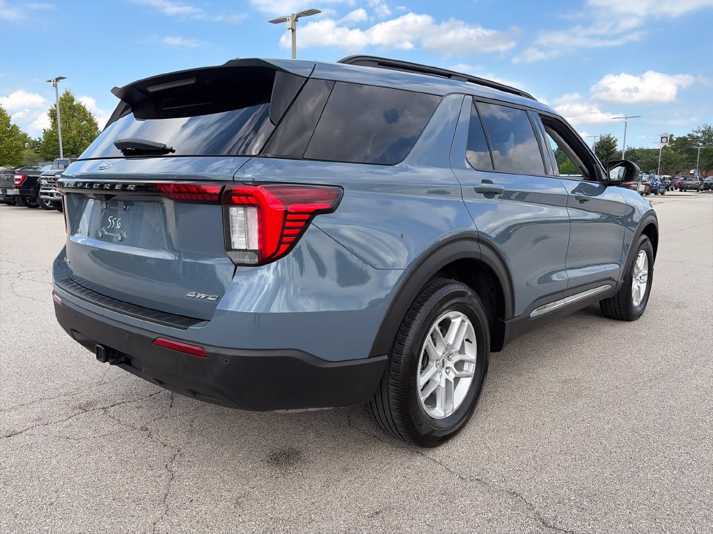 Used 2025 Ford Explorer Active AWD/4WD image 7
