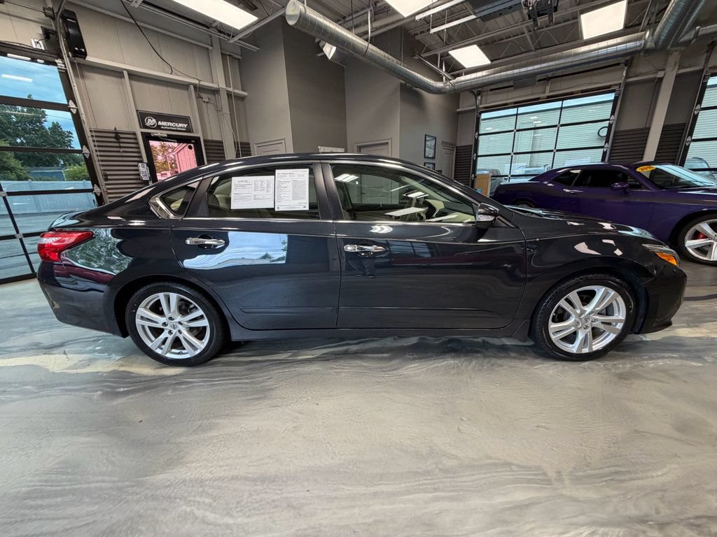 Used 2017 Nissan Altima 3.5 SL w/ 3.5SL Technology Package FWD image 31