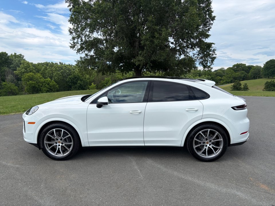 Certified 2025 Porsche Cayenne Coupe AWD/4WD image 2