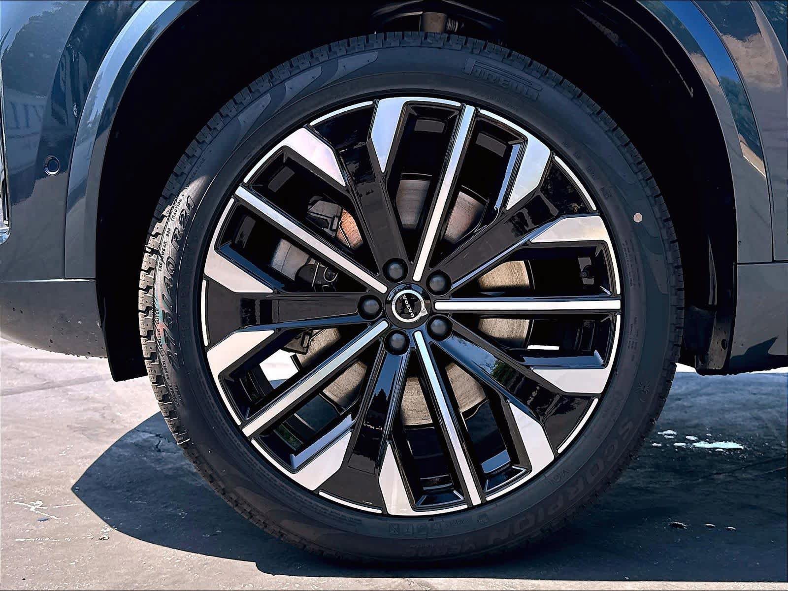 New 2026 Volvo XC90 T8 Plus w/ Protection Package AWD/4WD image 14