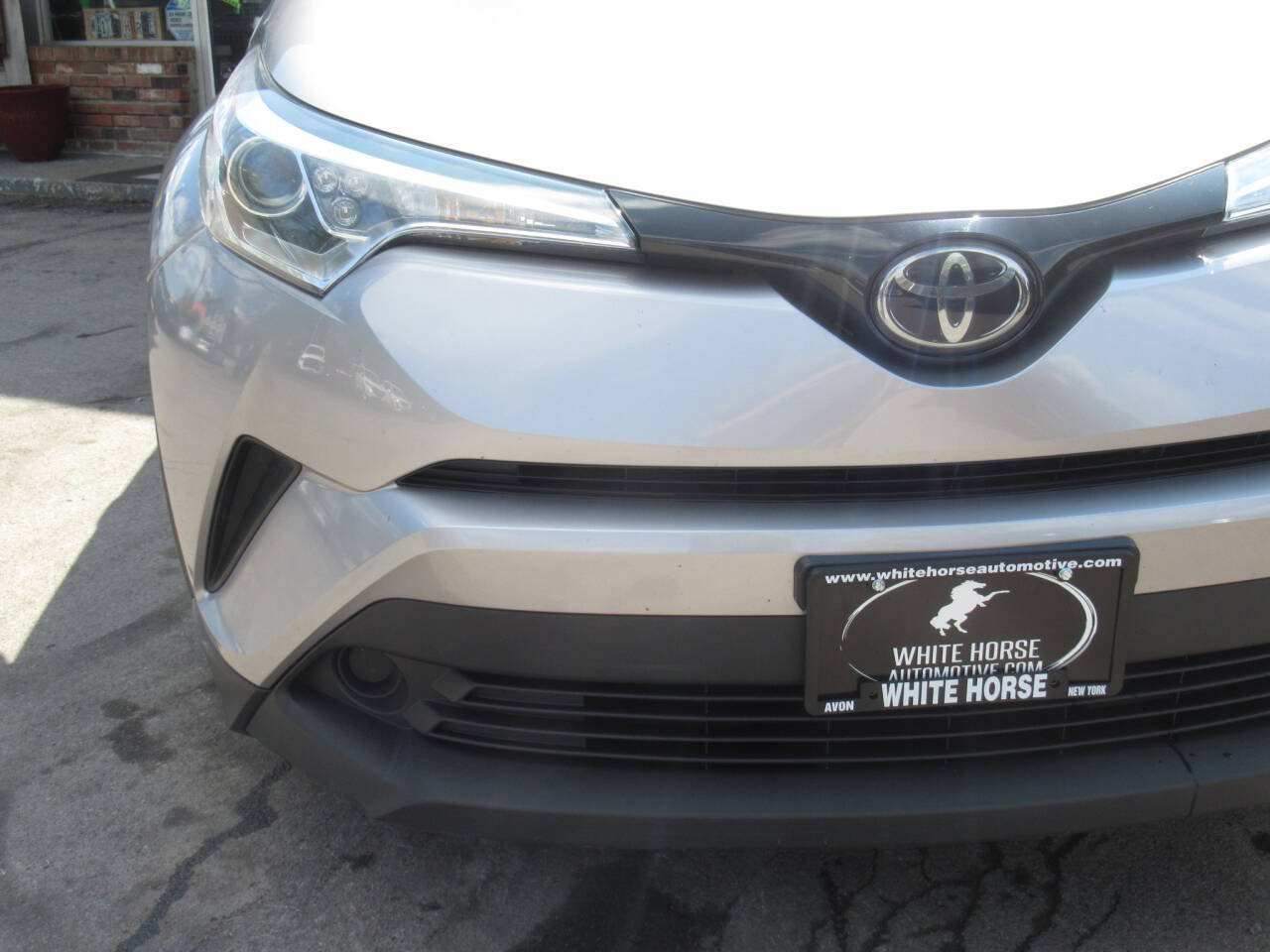 Used 2019 Toyota C-HR LE FWD image 3