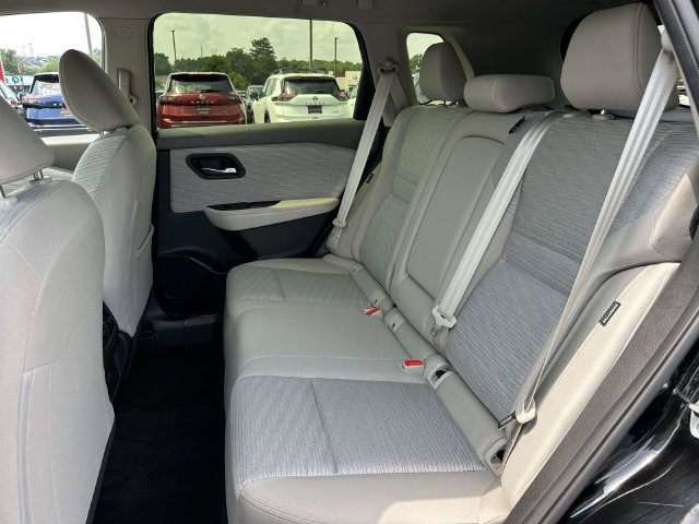 Used 2023 Nissan Rogue SV AWD/4WD image 17