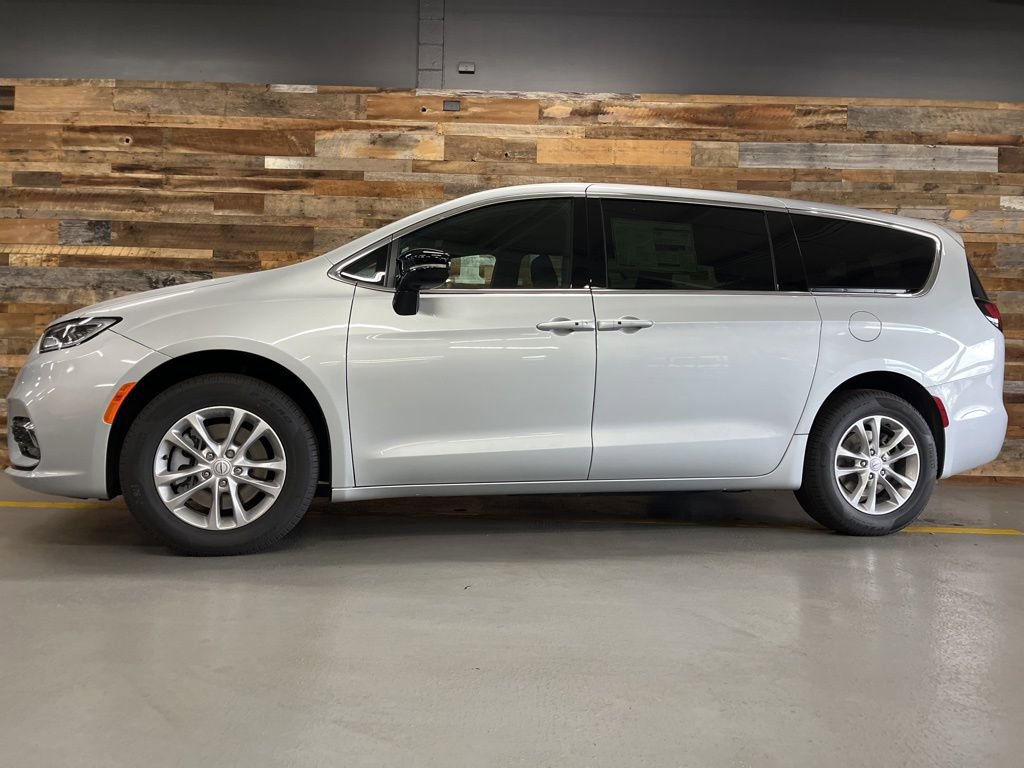 New 2026 Chrysler Pacifica Select image 46