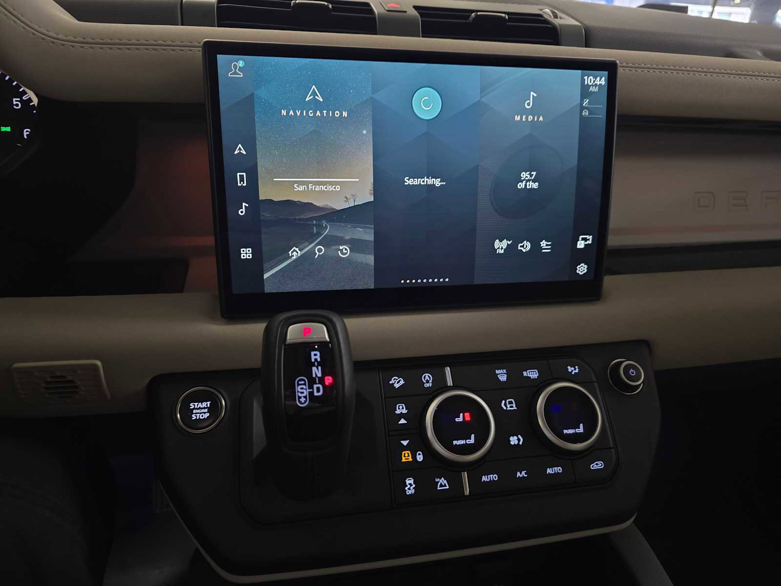 Used 2023 Land Rover Defender 130 SE image 28