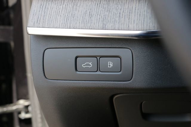 Used 2024 Volvo XC90 T8 Ultimate w/ Lounge Package image 21