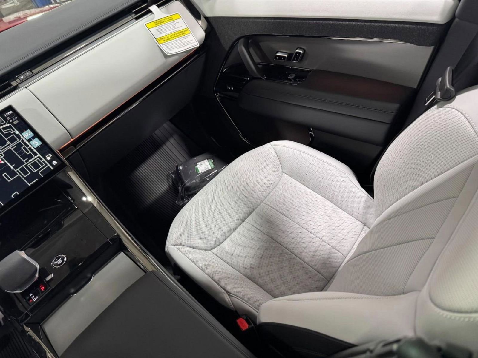 New 2026 Land Rover Range Rover Sport Dynamic SE image 17