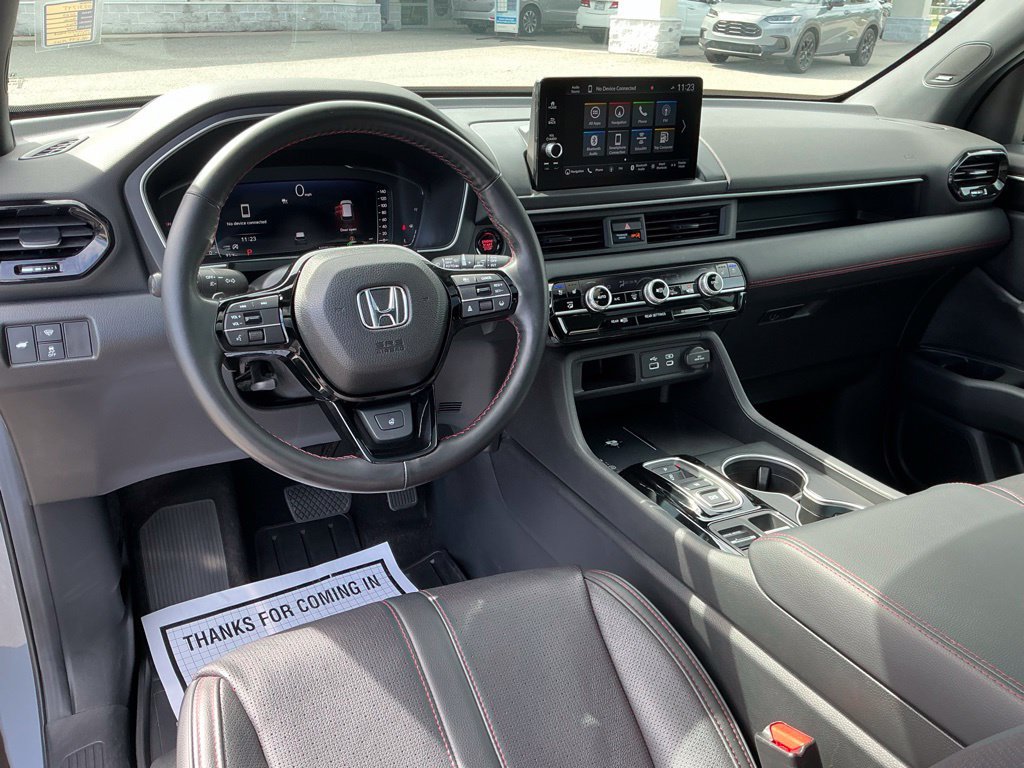 Certified 2025 Honda Pilot Black Edition image 30
