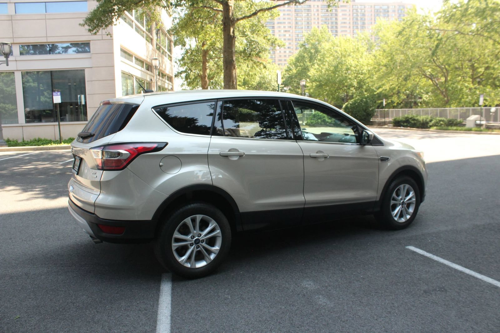 Used 2017 Ford Escape SE w/ SE Cold Weather Package FWD image 7