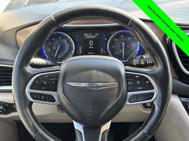 Used 2019 Chrysler Pacifica Touring-L image 30