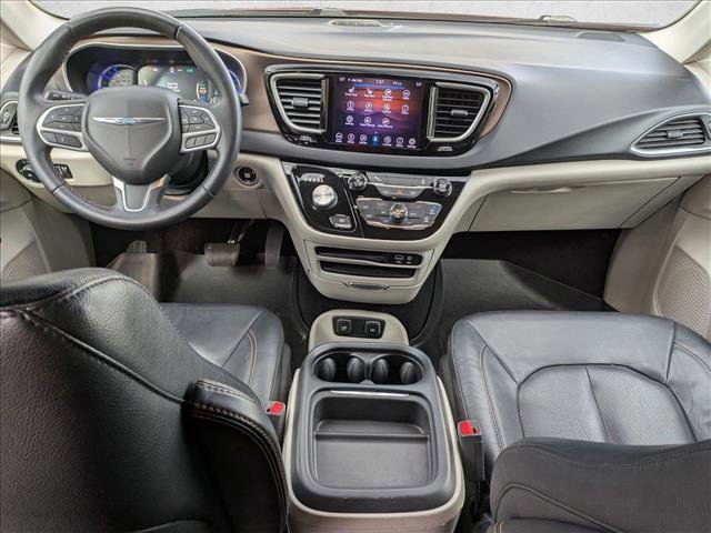 Used 2018 Chrysler Pacifica Touring-L image 16