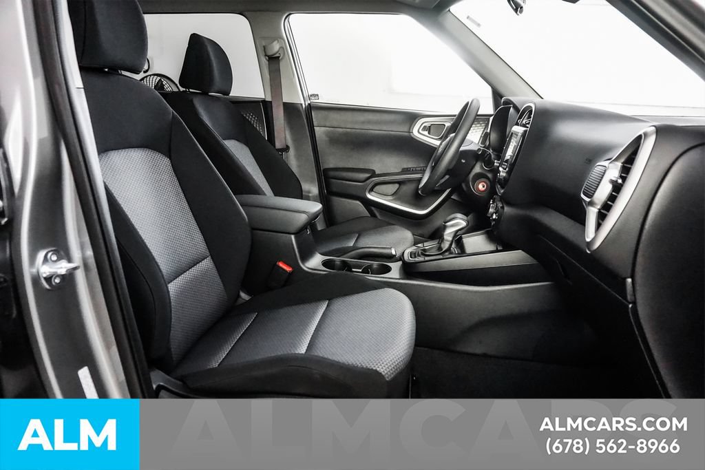 Used 2025 Kia Soul LX FWD image 19
