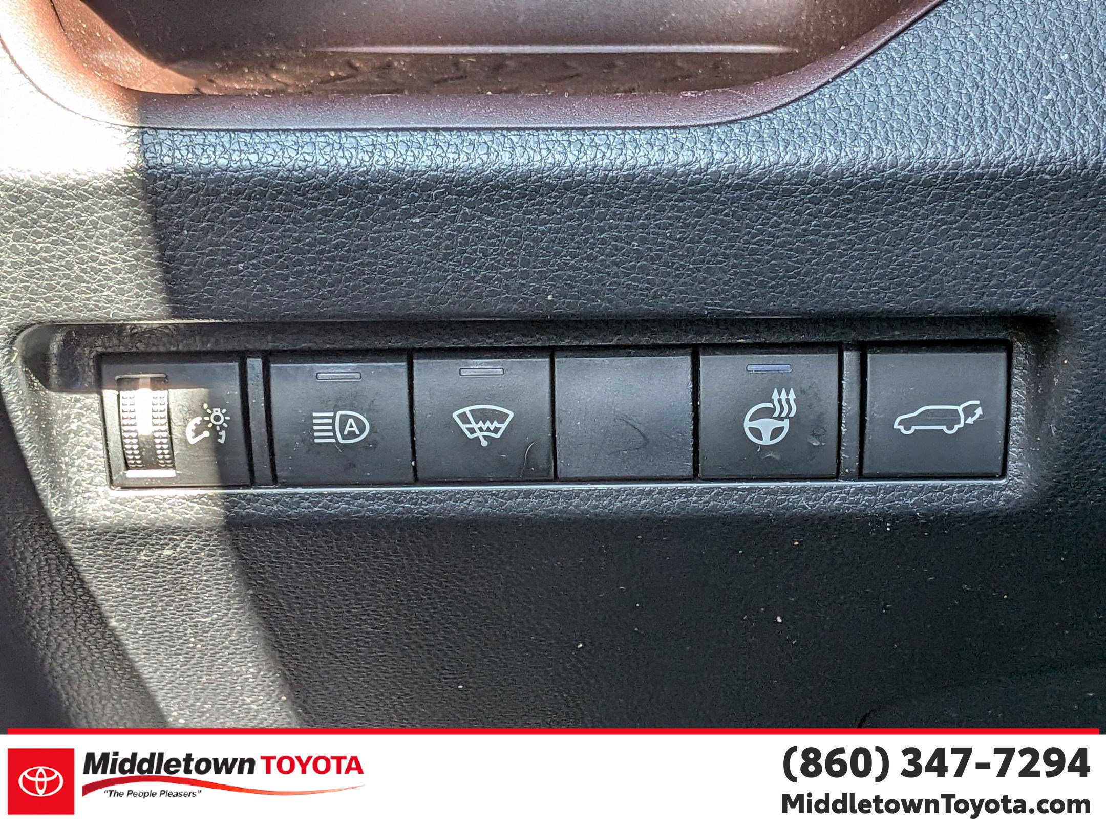 Used 2019 Toyota RAV4 Limited w/ Limited Grade Weather Package AWD/4WD image 18
