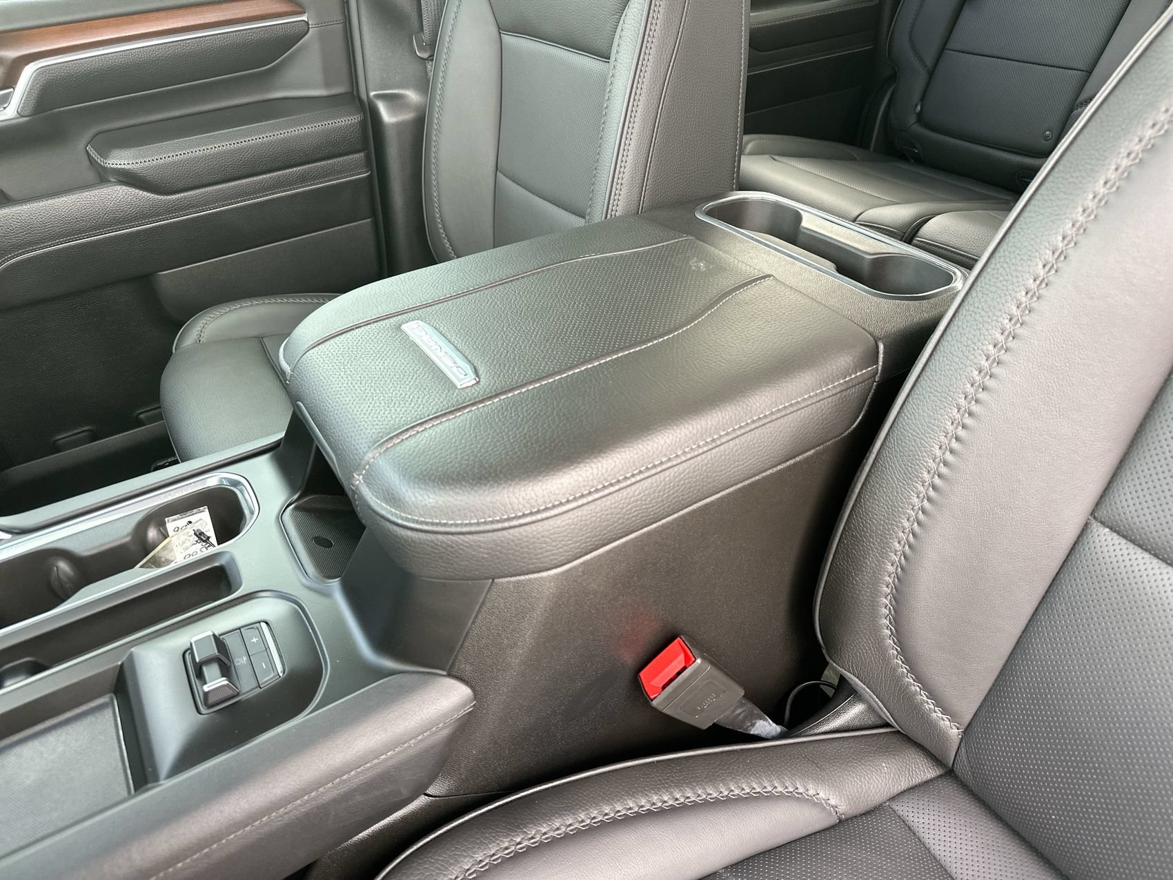 Used 2024 GMC Sierra 2500 Denali w/ Denali Reserve Package AWD/4WD image 20