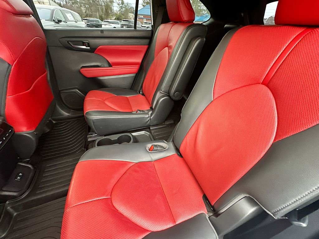 Used 2021 Toyota Highlander XSE image 4