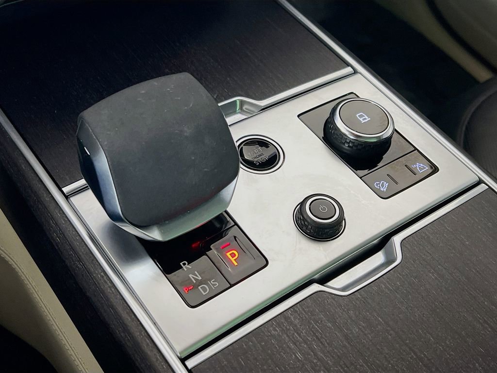 Used 2022 Land Rover Range Rover Long Wheelbase SE image 17