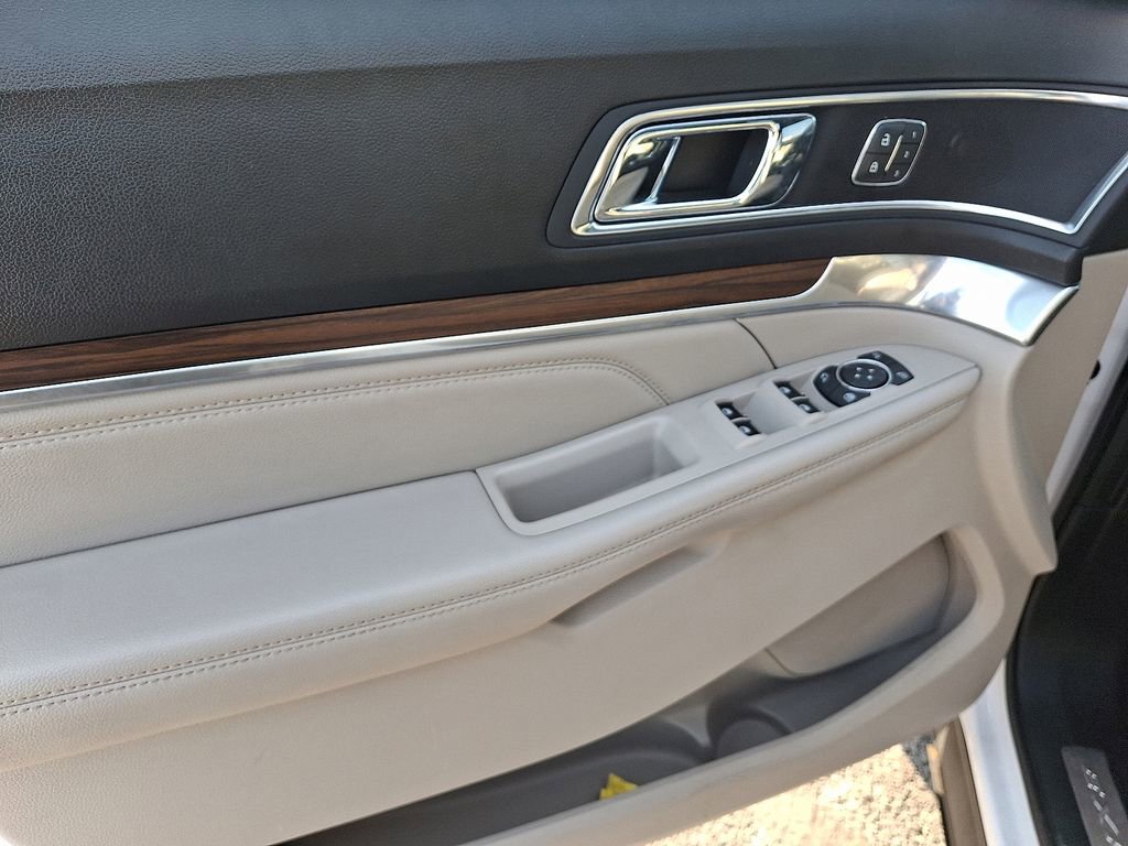 Used 2019 Ford Explorer Limited w/ Ford Safe & Smart Package image 13