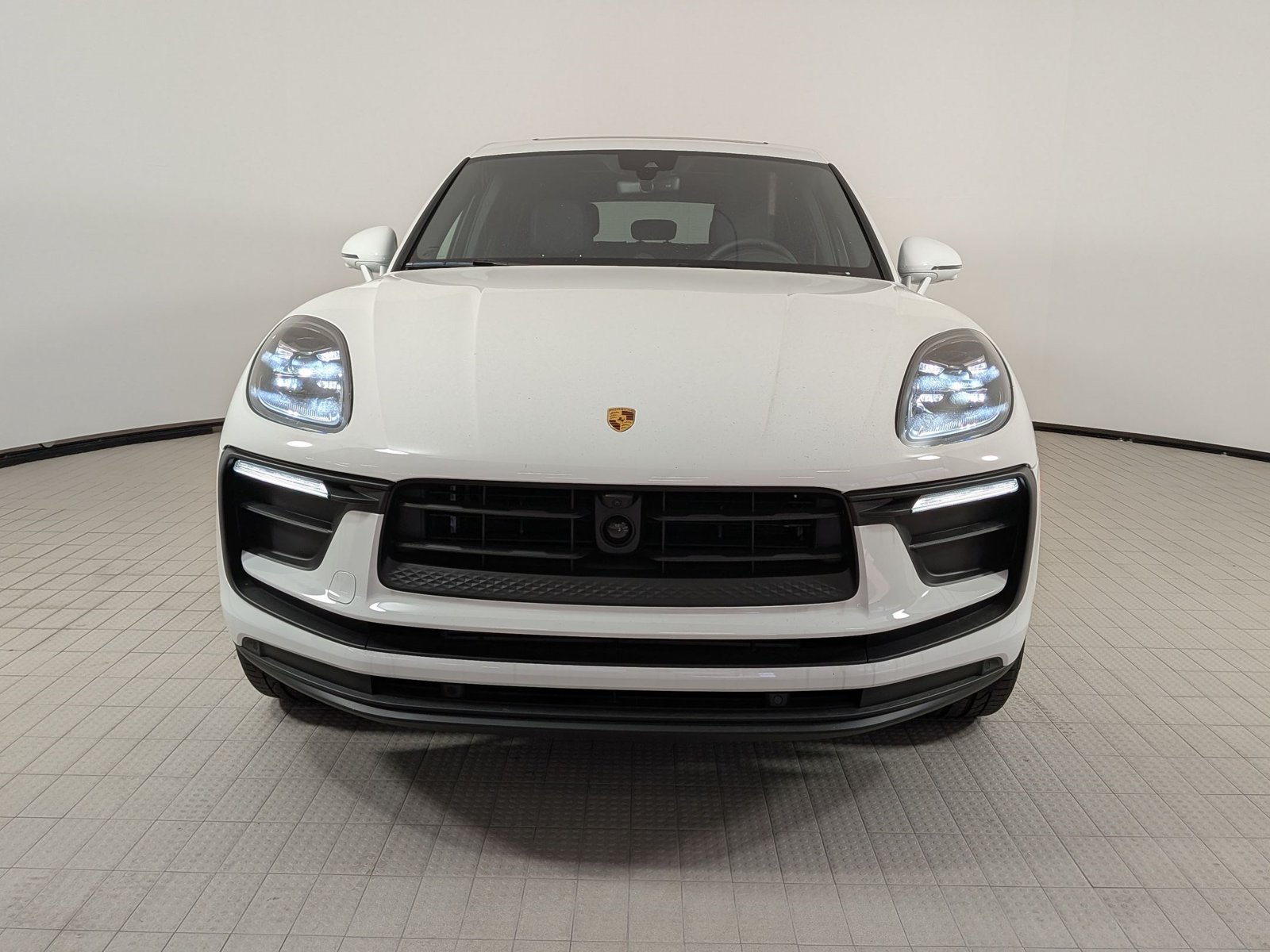 New 2025 Porsche Macan AWD/4WD image 6