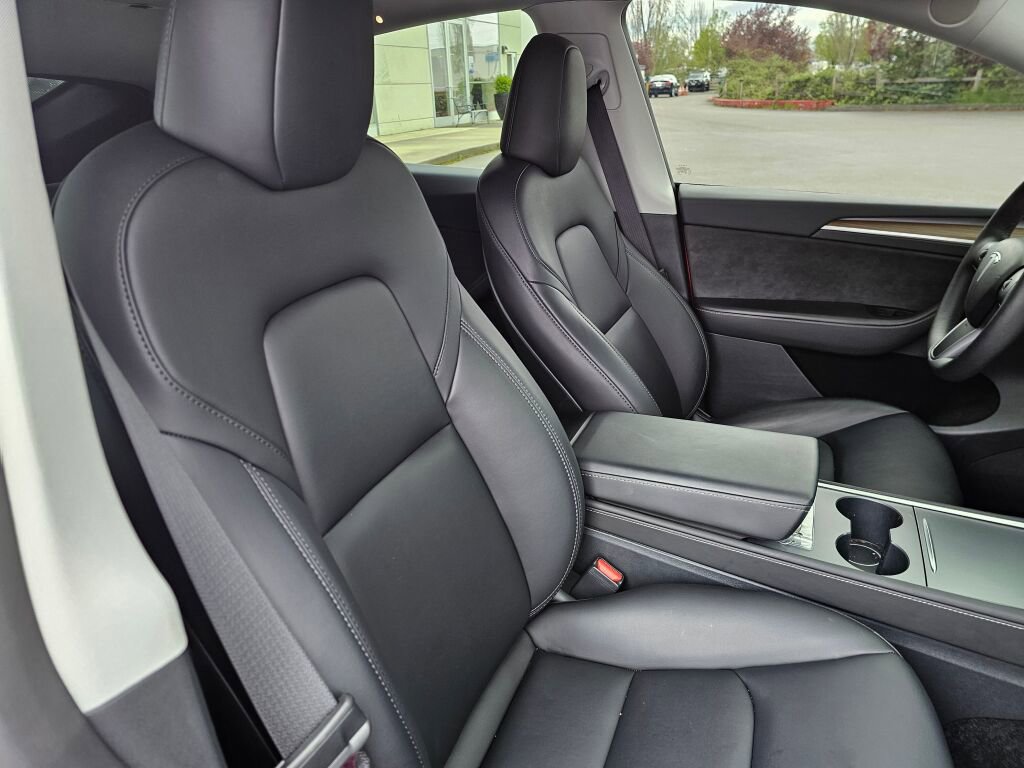 Used 2024 Tesla Model Y Long Range RWD image 12
