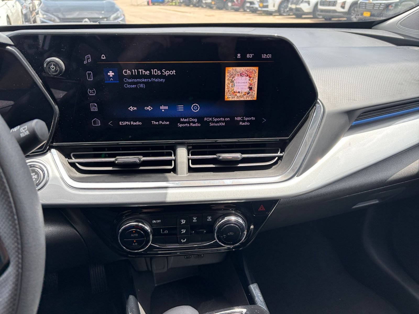 Used 2025 Chevrolet Trax LT FWD image 14
