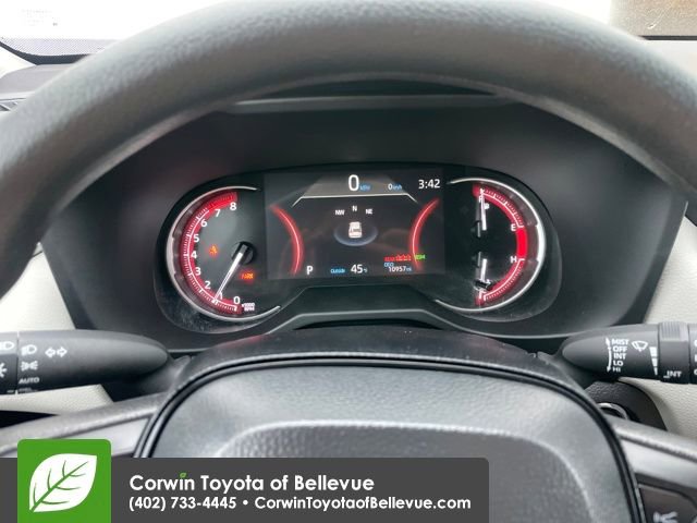 Used 2025 Toyota RAV4 XLE image 9
