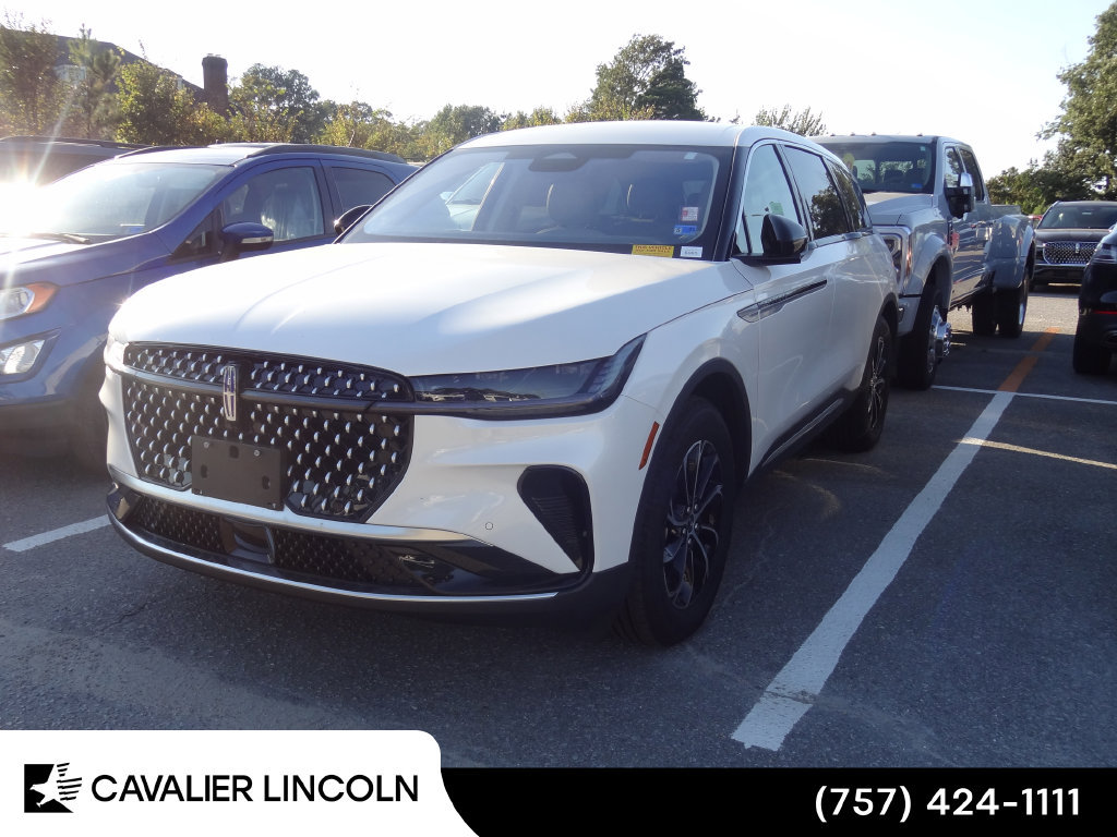 Used 2026 Lincoln Nautilus Premier AWD/4WD image 3