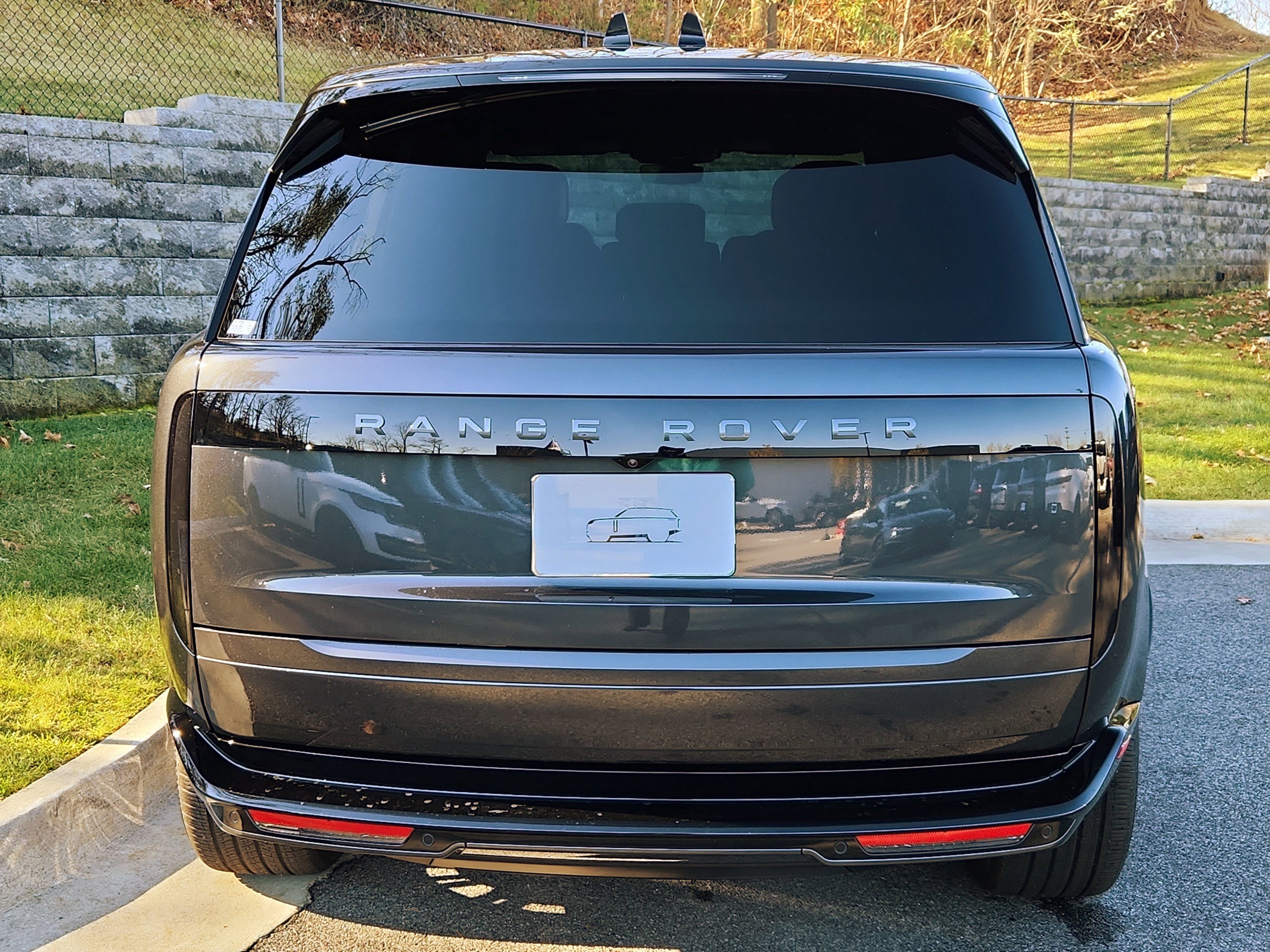 New 2025 Land Rover Range Rover Long Wheelbase SE image 7