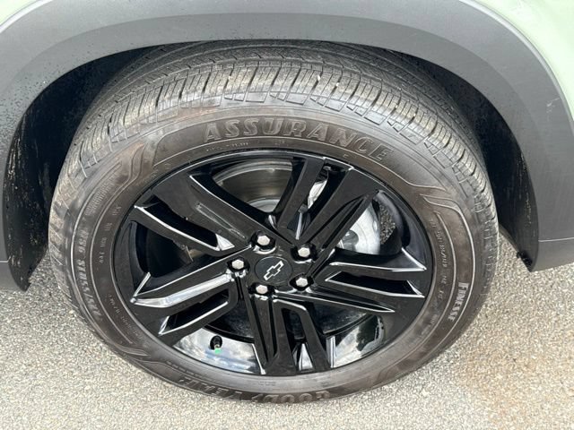 Used 2025 Chevrolet Trax ACTIV w/ Sunroof Package FWD image 31