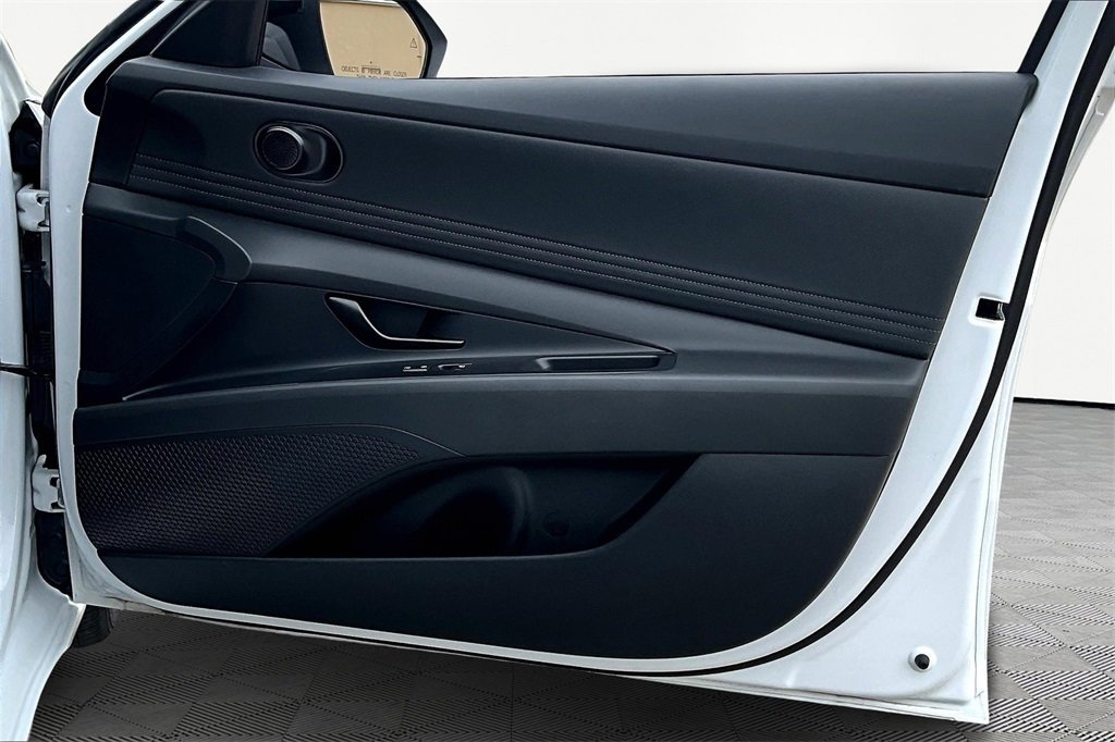 Certified 2025 Hyundai Elantra Sport image 24