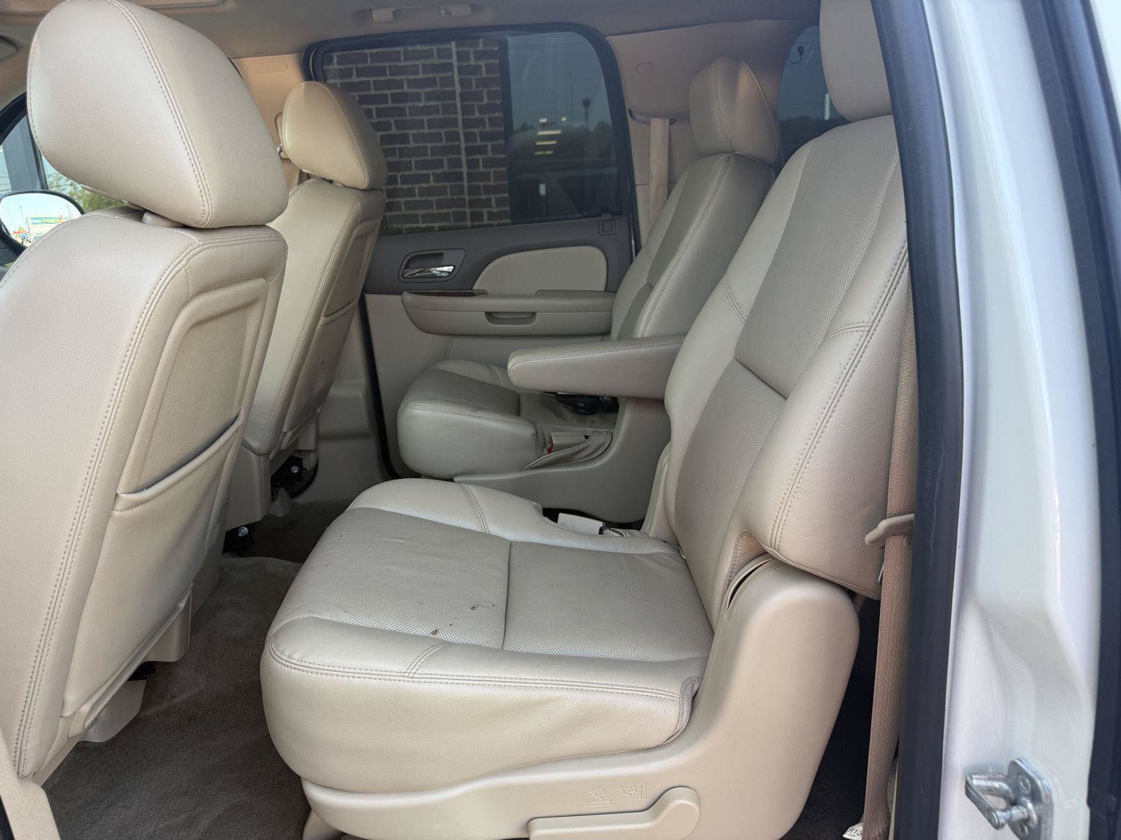 Used 2014 Chevrolet Suburban LTZ RWD image 18