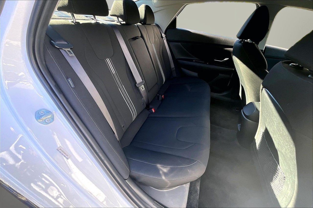 Used 2025 Hyundai Elantra SEL FWD image 24