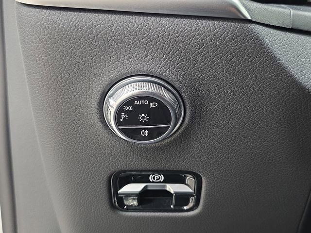 Used 2025 Mercedes-Benz GLC 300 4MATIC image 26